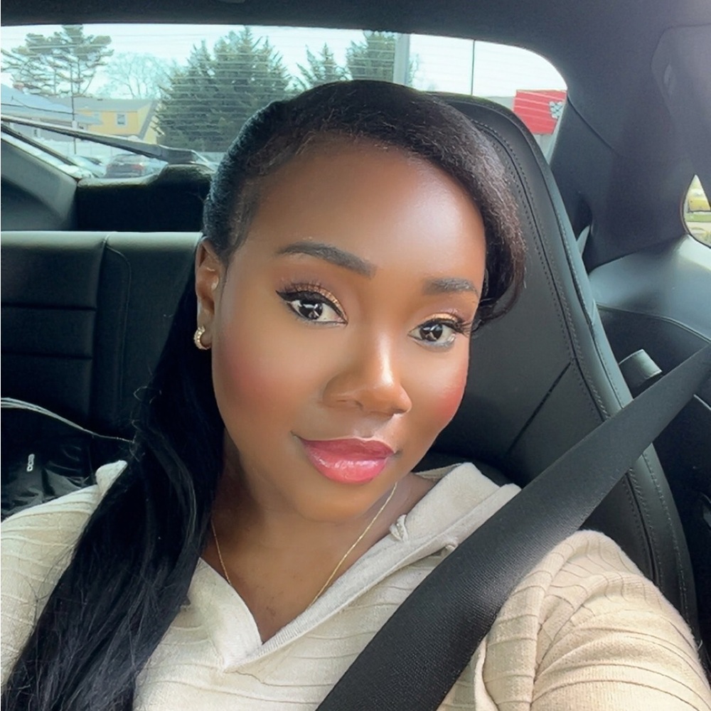 Meet your Posher Julie